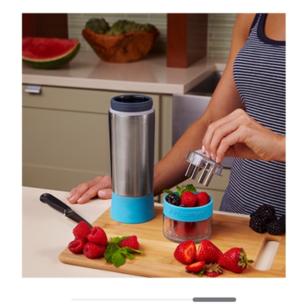AquaZinger water and fruit infuser